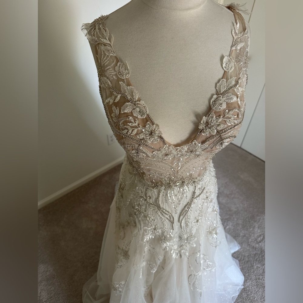Glitzy, sparkly, dropped waist, illusion back wedding gown size 8 - Picture 6 of 13